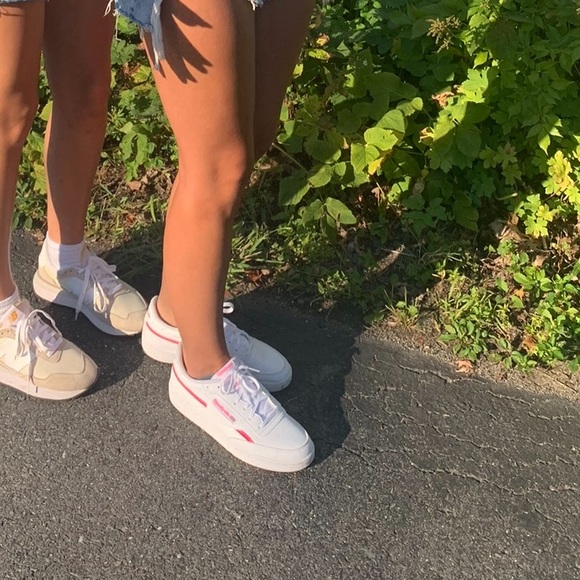 Pink Reebok sneakers - Picture 6 of 6